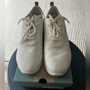 Toms Cabrillo white canvas tennis shoe